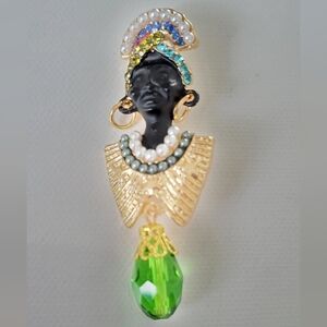Beautiful Africana Ladies Brooch Glass Faceted Stone